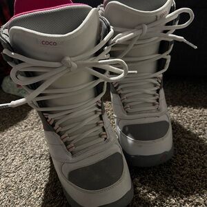 Burton Women's White and Gray Winter Boots